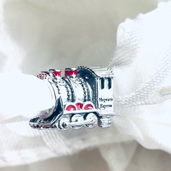 🚂✨ NWOT Hogwarts Express Charm – Harry Potter Magic ⚡ - Picture 4 of 14